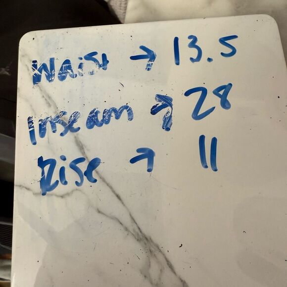 Abercrombie & Fitch Women’s 6 Short Black Faux Leather Pants 90s Straight - Picture 4 of 5